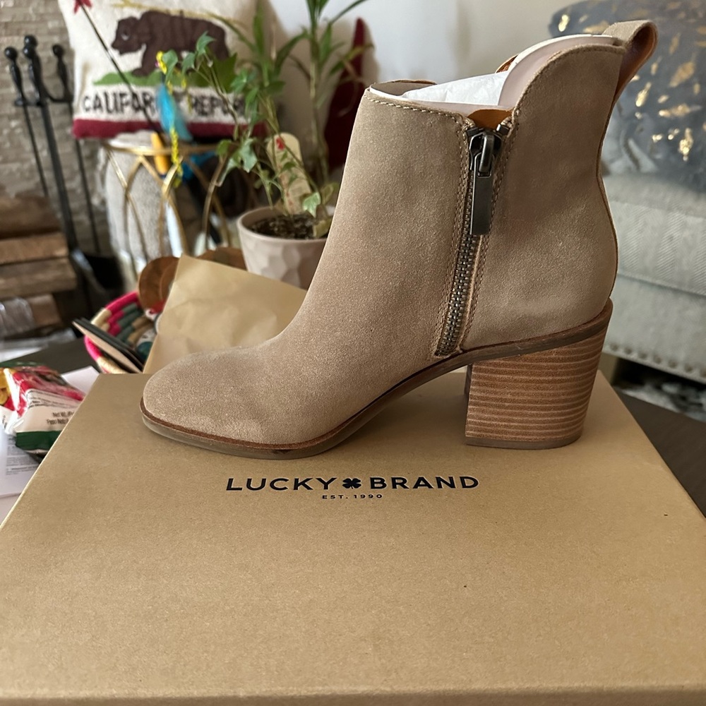 NIB Lucky Brand oiled suede bootie tan